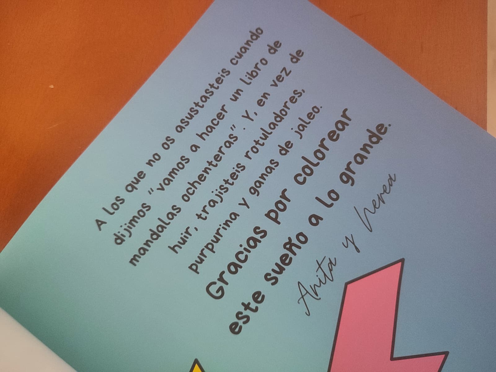 Página de dedicatoria libro mandalas años 80 firmado por Anita y Nerea