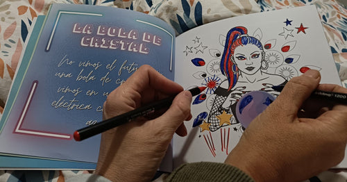 Cliente coloreando mandala años 80 con diseño retro de La Bola de Cristal